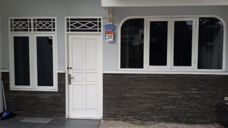 Dijual 2 rumah siap huni luas 249m2 di Haji Nawi II Gandaria