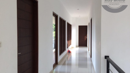 Dijual mewah rumah + tanah luas 2.174 m2 di Jl M kahfi II