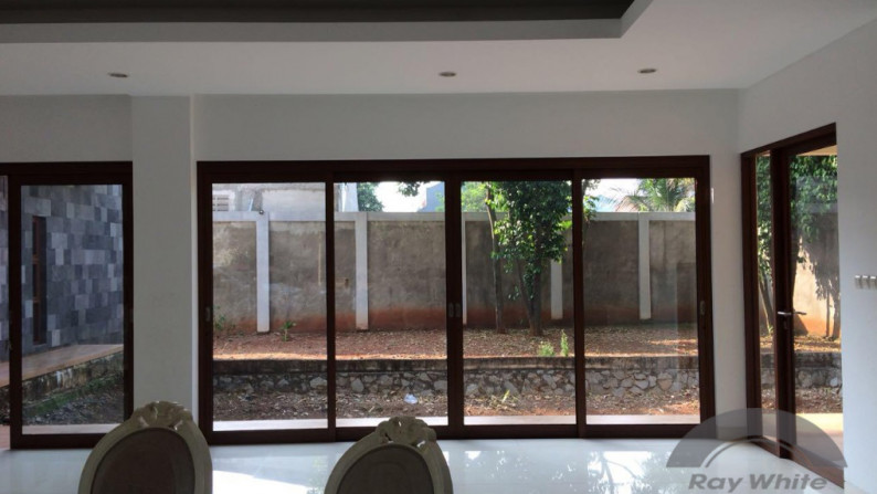 Dijual mewah rumah + tanah luas 2.174 m2 di Jl M kahfi II