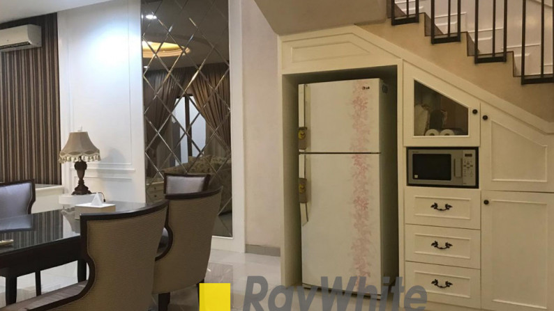 Luxurious Minimalist House 22om2 dekat Kemang Raya, lokasi strategis dan tenang