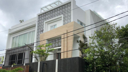 Rumah Mewah 4 lantai siap huni lokasi strategis dan tenang di Kemang Selatan