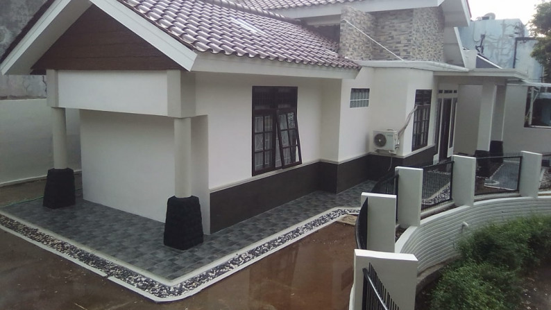 Rumah Brand New, Siap Huni dengan halaman luas dalam cluster Bintaro Sektor 9