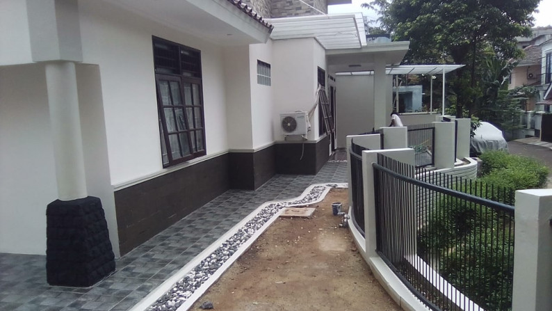 Rumah Brand New, Siap Huni dengan halaman luas dalam cluster Bintaro Sektor 9