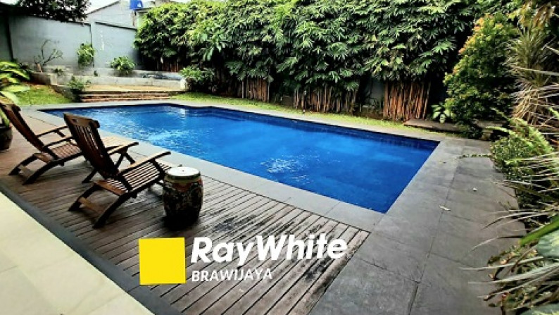 Rumah Mewah di Rempoa, Tangerang Selatan, 1 lantai, siap huni, private swimming pool, SHM