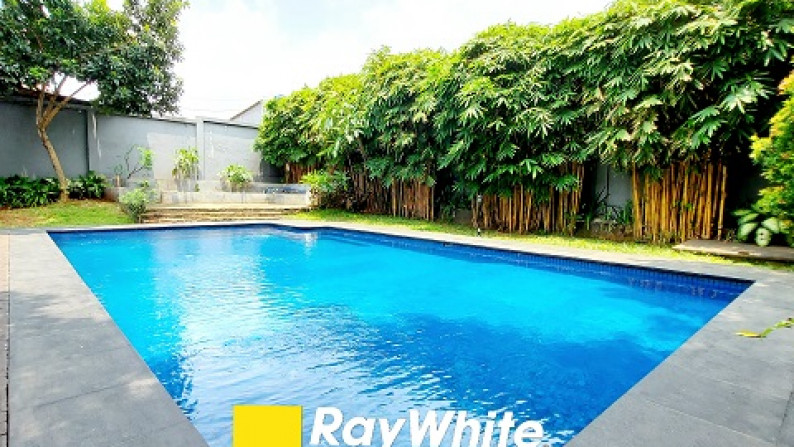 Rumah Mewah di Rempoa, Tangerang Selatan, 1 lantai, siap huni, private swimming pool, SHM