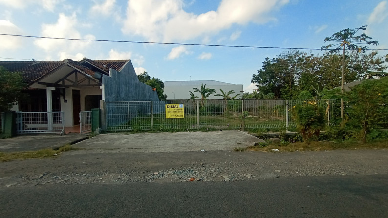 TANAH PEKARANGAN DI JL DONGKELAN, SELATAN PASTY