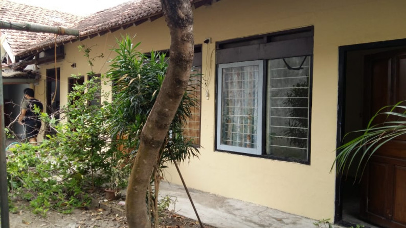 RUMAH TUA DEKAT KAMPUS UGM, DI LOKASI STRATEGIS JL KALIURANG KM 4.7