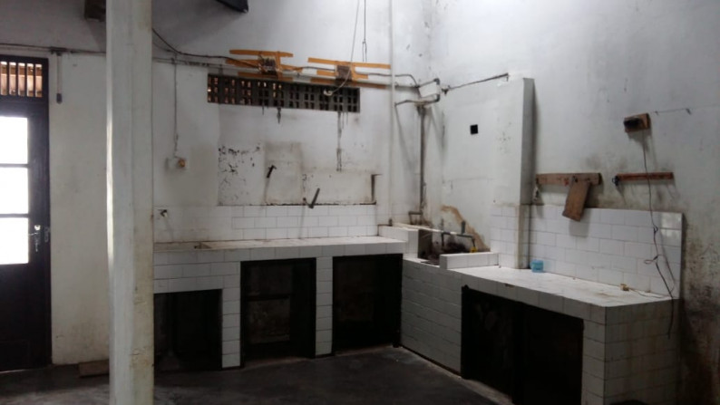RUMAH TUA DEKAT KAMPUS UGM, DI LOKASI STRATEGIS JL KALIURANG KM 4.7