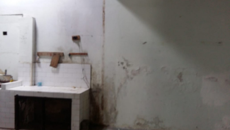 RUMAH TUA DEKAT KAMPUS UGM, DI LOKASI STRATEGIS JL KALIURANG KM 4.7