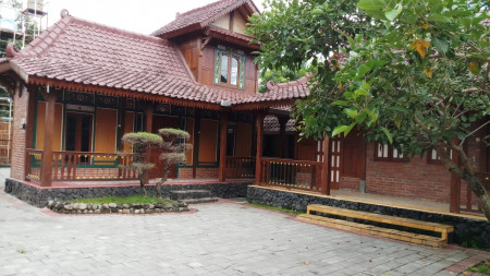 GUEST HOUSE DENGAN DESAIN RUMAH JOGLO, DI NANGGULAN, MAGUWOHARJO