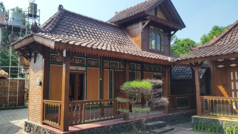 GUEST HOUSE DENGAN DESAIN RUMAH JOGLO, DI NANGGULAN, MAGUWOHARJO