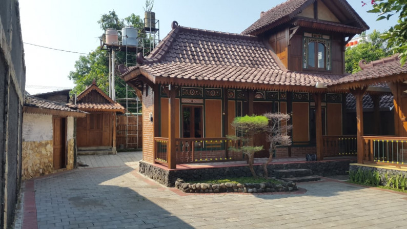 GUEST HOUSE DENGAN DESAIN RUMAH JOGLO, DI NANGGULAN, MAGUWOHARJO