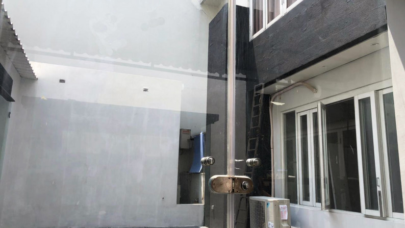 DISEWA Rumah 3 Lantai + Basement di Jl. Kintamani - Kuningan - Jakarta Selatan