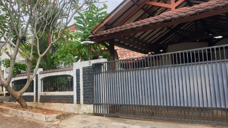 Dijual rumah cantik dan asri di Puri Cinere 300 m2 dengan harga yg sangat murah 3.5 M nego