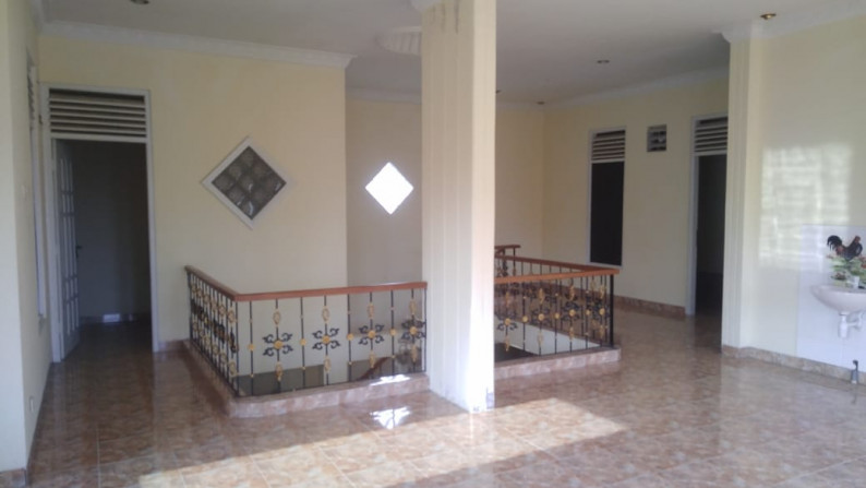 RUMAH DENGAN 7KAMAR TIDUR, DI DALAM PERUMAHAN PERUM PELEM SEWU