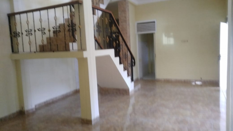 RUMAH DENGAN 7KAMAR TIDUR, DI DALAM PERUMAHAN PERUM PELEM SEWU