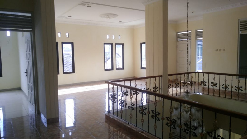 RUMAH DENGAN 7KAMAR TIDUR, DI DALAM PERUMAHAN PERUM PELEM SEWU