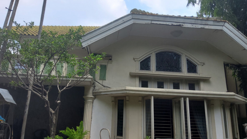 For RENT rumah Clasic, Artistik, Cantik, Lokasi Di Menteng, Jakarta Selatan