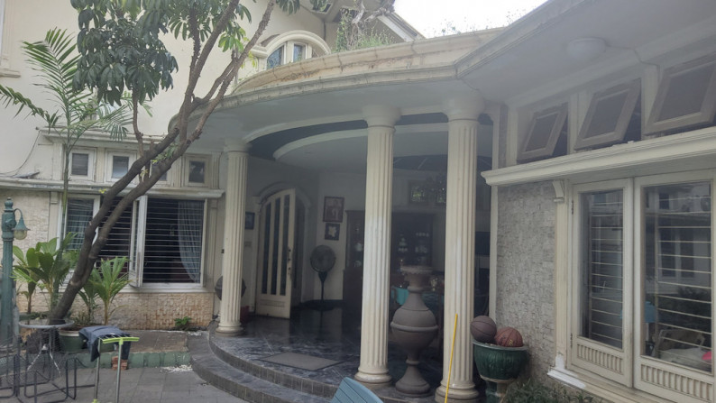 For RENT rumah Clasic, Artistik, Cantik, Lokasi Di Menteng, Jakarta Selatan