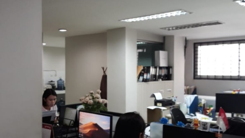 [ Gedung Kantor 3 Lantai + Basement Jl H. Agus Salim ]