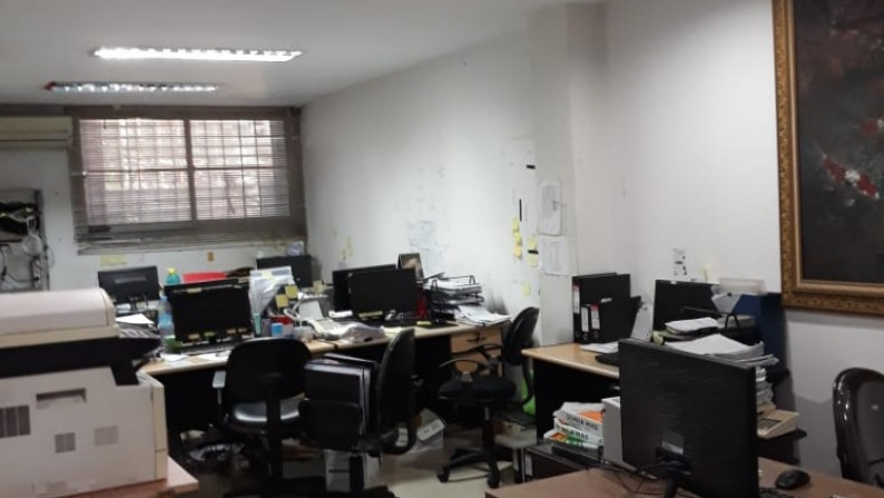 [ Gedung Kantor 3 Lantai + Basement Jl H. Agus Salim ]