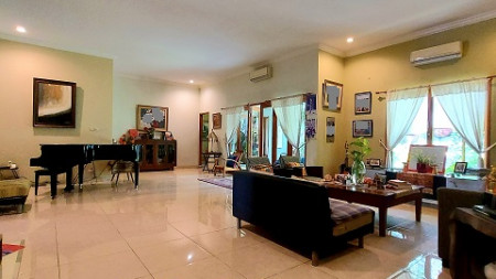 Rumah di Kemang Barat, Jakarta Selatan, Siap Huni dan Terawat, Hadap Utara, SHM