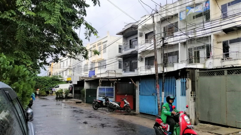 Ruko dijual Jl. Swadaya Raya, Grogol Petamburan *0002-KELREN*