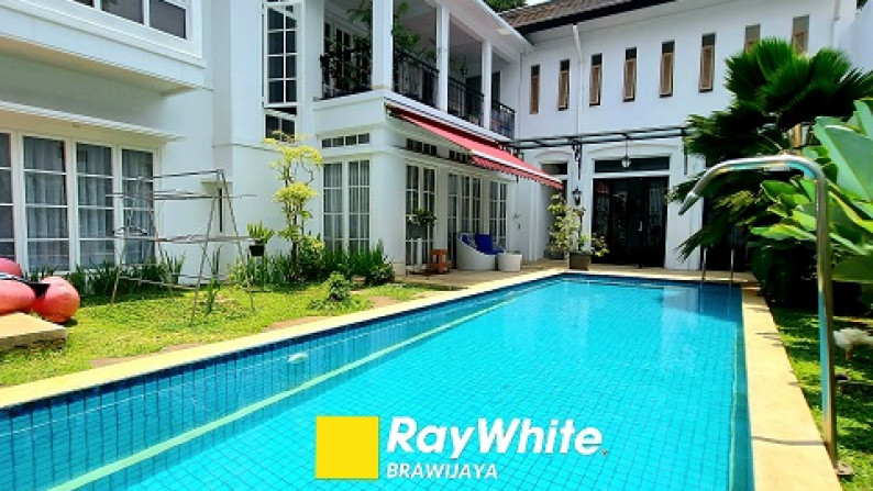 Rumah Mewah di Jagakarsa, Jakarta Selatan, Siap Huni, Hadap Selatan, Lingkungan Tenang, Private Pool