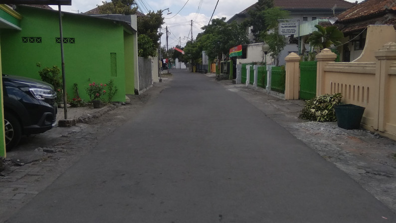 RUMAH DENGAN DESAIN RUMAH PAVILIUN, DI JL PALAGAN
