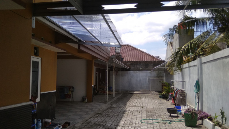 RUMAH DENGAN DESAIN RUMAH PAVILIUN, DI JL PALAGAN