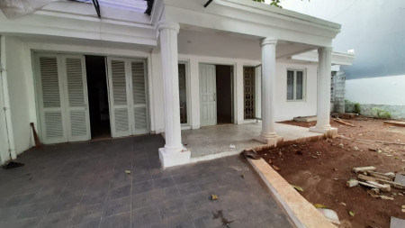 DISEWA RUMAH JL ERLANGGA KEBAYORAN BARU JAKARTA SELATAN