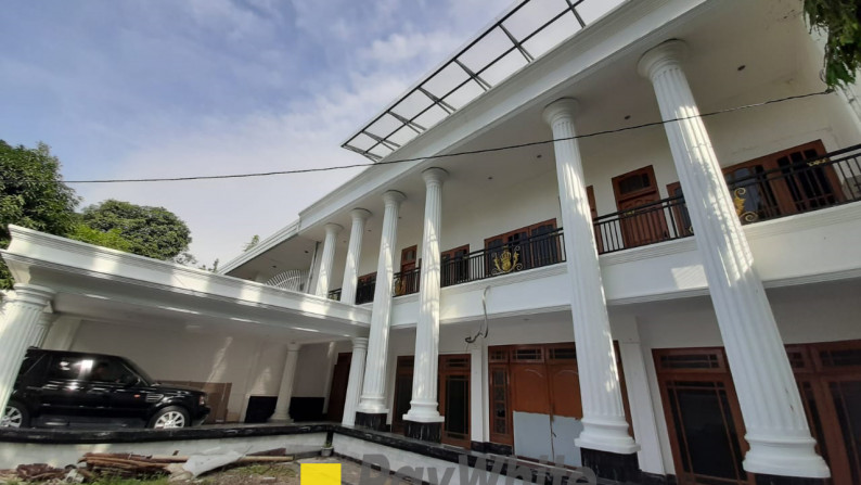 Disewakan rumah mewah di Simprug Golf