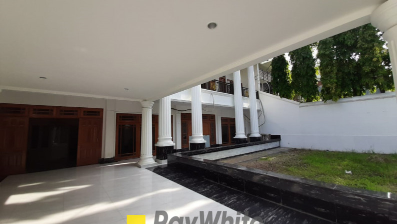 Disewakan rumah mewah di Simprug Golf