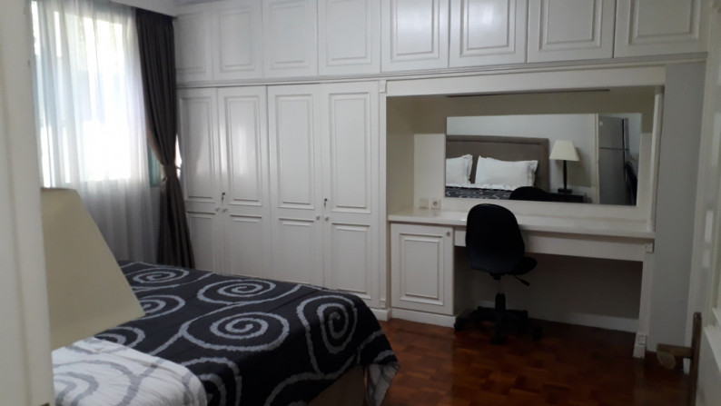 Di sewakan 3 Bedroom Apartment di Jl. Kusuma Atmaja, Menteng, Jakarta Pusat.