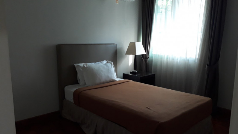 Di sewakan 3 Bedroom Apartment di Jl. Kusuma Atmaja, Menteng, Jakarta Pusat.