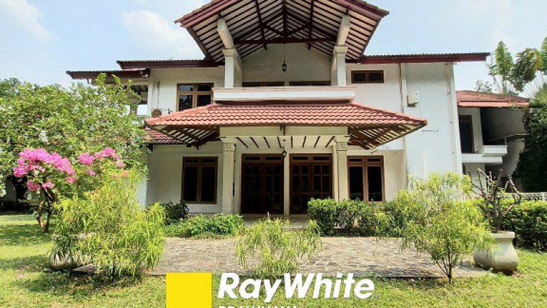 Rumah di Paso, Jagakarsa, Hadap Timur, Lingkungan Tenang, Private Pool, 6 bedrooms, SHM