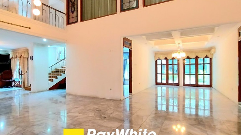 Rumah di Paso, Jagakarsa, Hadap Timur, Lingkungan Tenang, Private Pool, 6 bedrooms, SHM