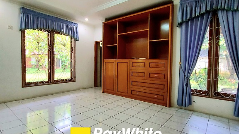 Rumah di Paso, Jagakarsa, Hadap Timur, Lingkungan Tenang, Private Pool, 6 bedrooms, SHM