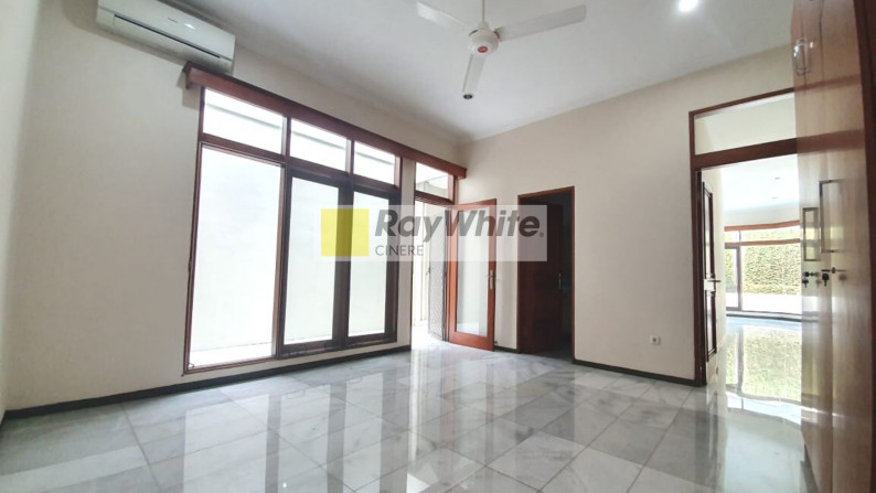 Rumah dalam town house di Cipete