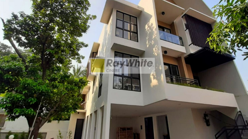 Rumah dalam town house di Kemang