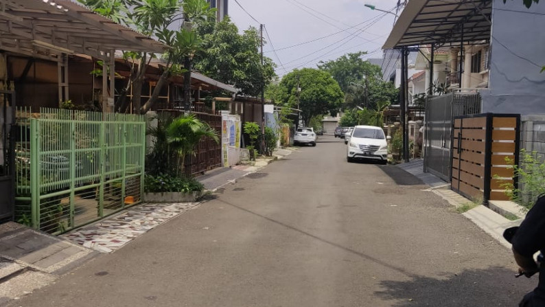 Rumah 2 lantai , Lokasi Ok di Janur Hijau Kelapa Gading Jakarta Utara