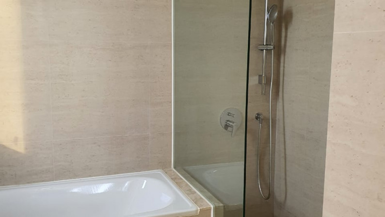 Di sewakan Apartemen GOLD COAST PIK Jakarta Utara 3BR Semi Furnished