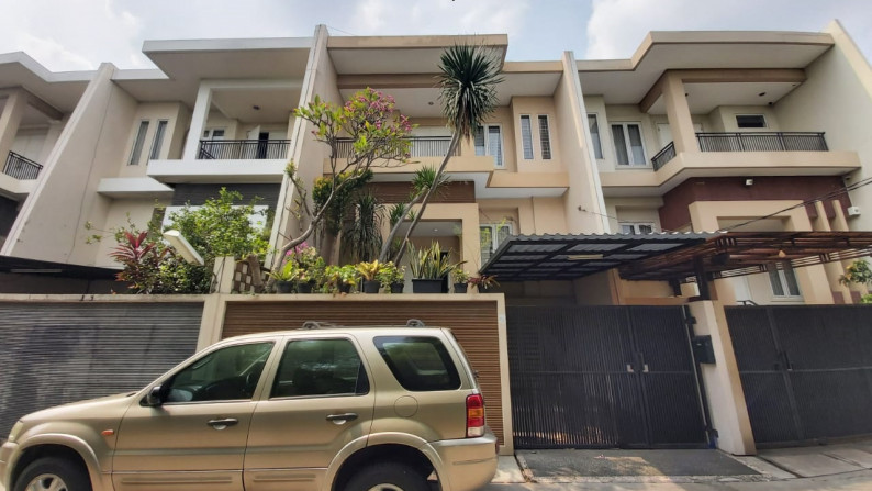 Rumah Bagus dijual di Jl. Pinang Kuningan, Pondok Pinang, Kebayoran Lama *0020-GANLUC*