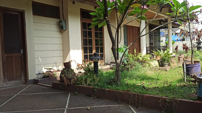 Dijual Rumah Asri dan Terawat di Cinere