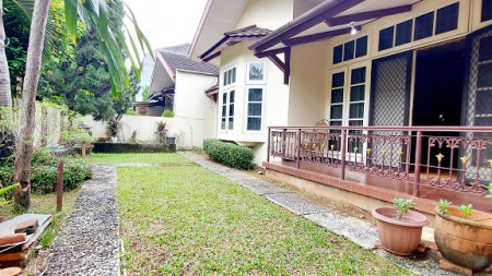 Rumah di Pejaten Barat, Jakarta Selatan, Dalam Kompleks, Hadap Timur, SHM