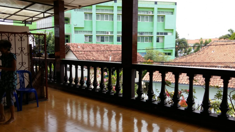RUMAH TINGGAL 6 KAMAR TIDUR, DILOKASI STRATEGIS, PLAOSAN, PURWOREJO