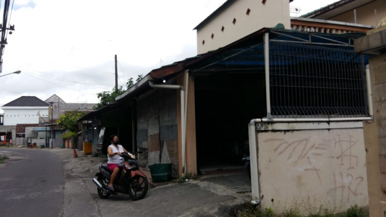 RUMAH TINGGAL 5KAMAR TIDUR, JL TEGAL MELATI, 1.2 KM DARI RINGROAD