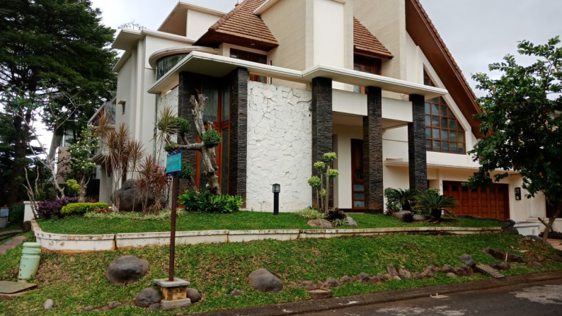 Di Jual Rumah Private Pool dan siap huni di Taman Senayan Bintaro Jaya Sektor 9 Tangerang Selatan