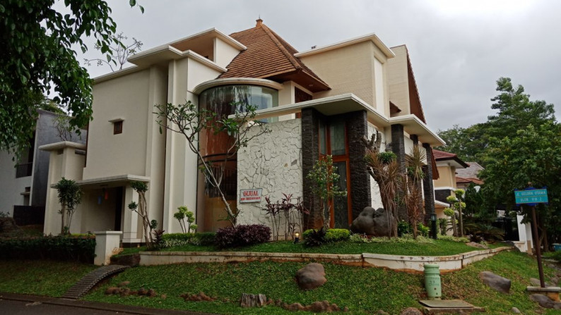 Di Jual Rumah Private Pool dan siap huni di Taman Senayan Bintaro Jaya Sektor 9 Tangerang Selatan