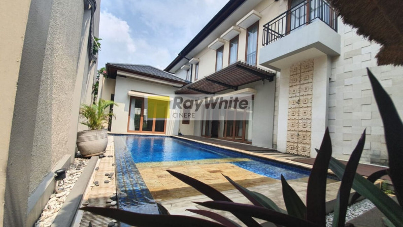 Rumah dalam private town house di Kemang